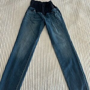 Maternity Pants. Old Navy Maternity Size 6 Like New. Dark Denim.